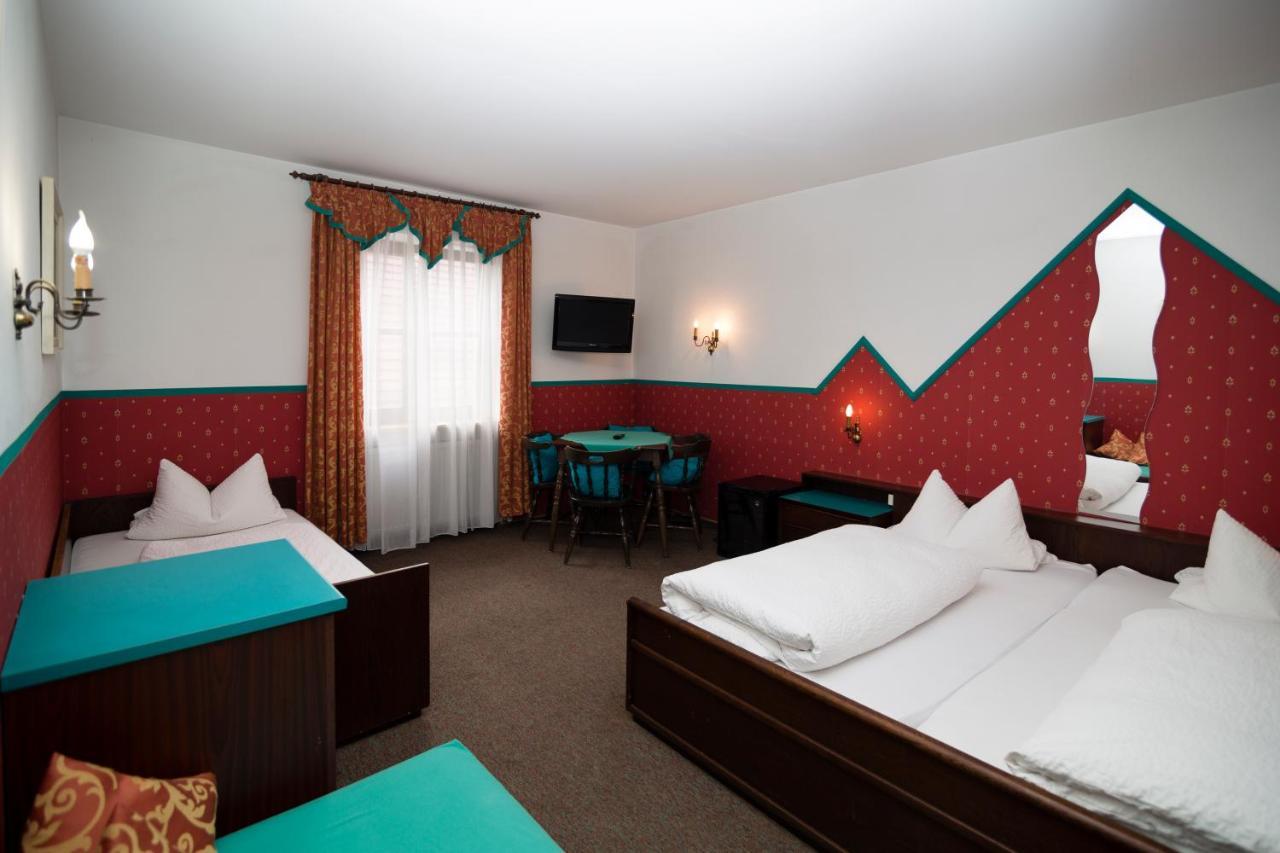 Hotel-Gasthof Zur Post เวลบวร์ก ภายนอก รูปภาพ