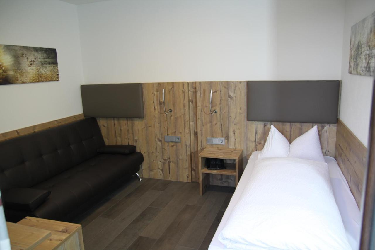 Hotel-Gasthof Zur Post เวลบวร์ก ภายนอก รูปภาพ