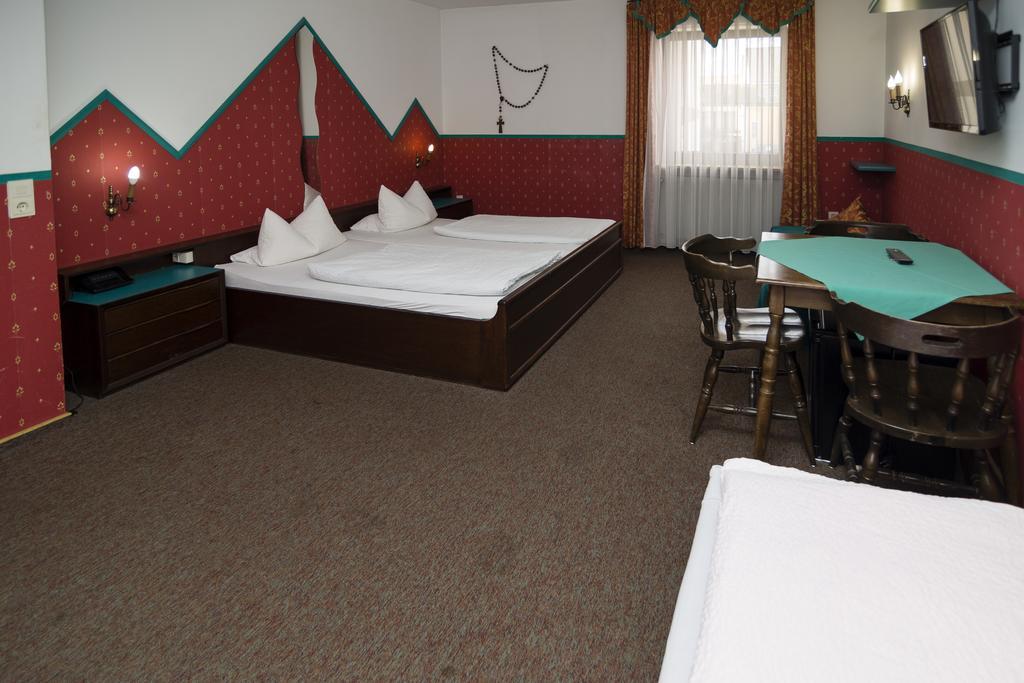Hotel-Gasthof Zur Post เวลบวร์ก ภายนอก รูปภาพ