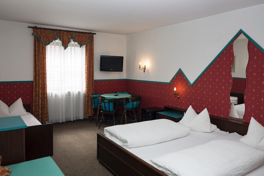 Hotel-Gasthof Zur Post เวลบวร์ก ภายนอก รูปภาพ