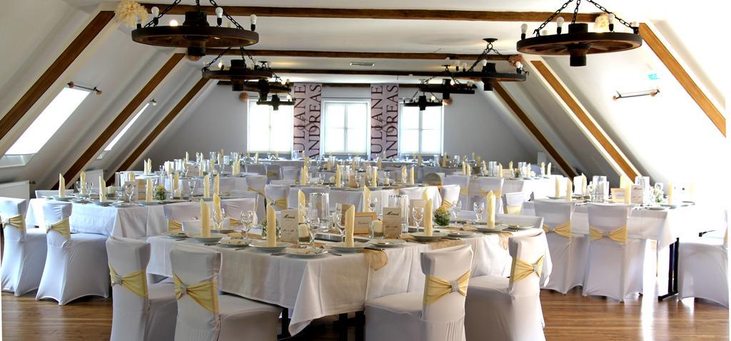 Hotel-Gasthof Zur Post เวลบวร์ก ภายนอก รูปภาพ